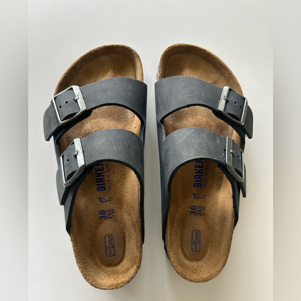 Birkenstock Arizona black leather size 38 (womens 8)